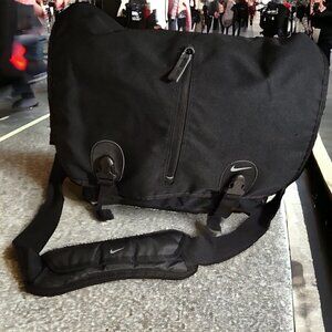 Nike Vintage 00s Black & White Cordura Fabric Water Resistant Messenger Bag